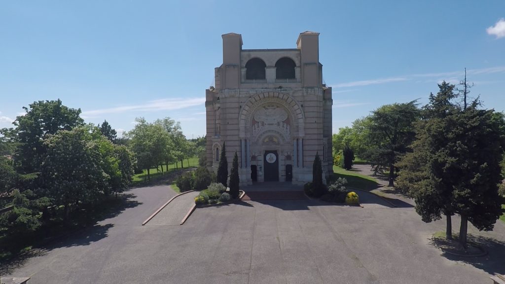 La basilique Sainte-Germaine: Consacrée en 1967 et officiellement basilique mineure en 2010